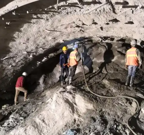 蕉岭拱顶带模注浆料的施工流程及注意事项